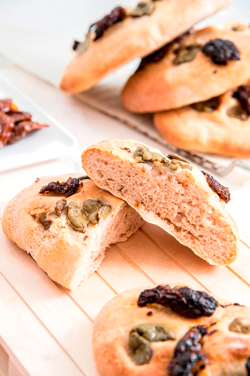 Ricetta ciabattina al sorgo, pomodori sott’olio e olive