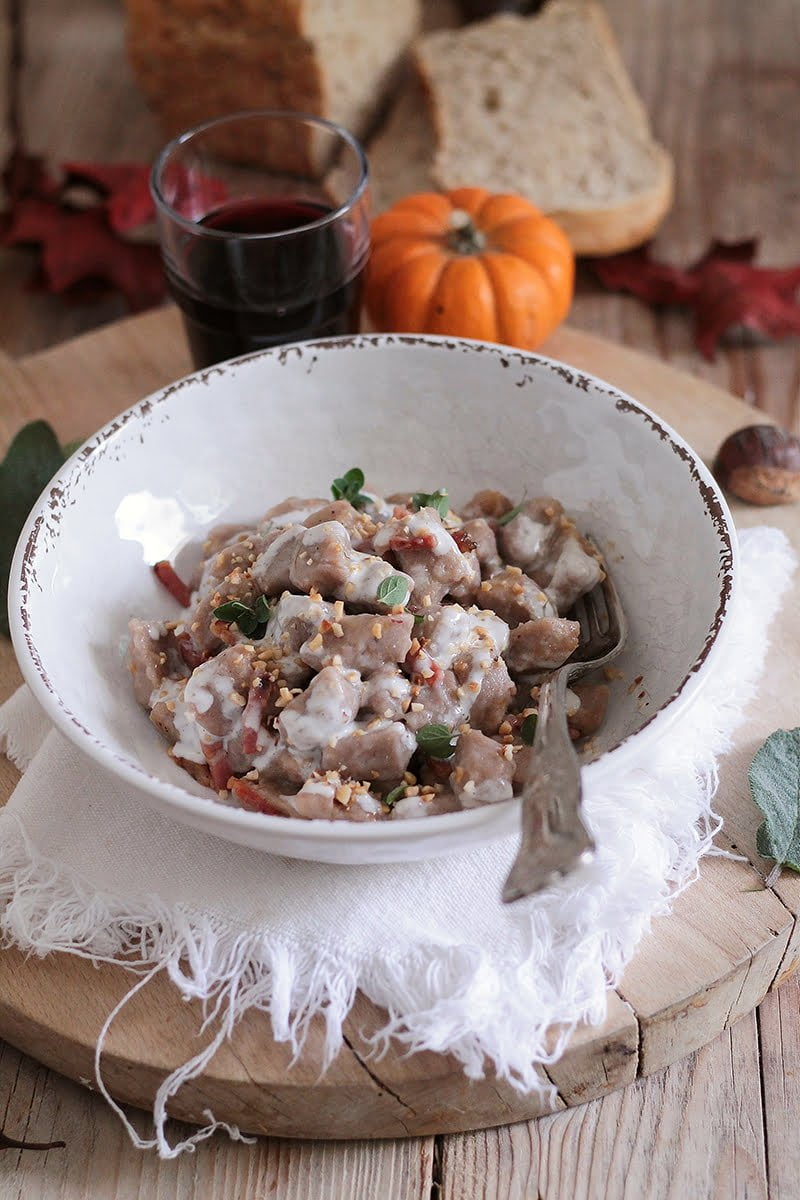 Gnocchi ossolana senza glutine, con speck e crema di formaggi