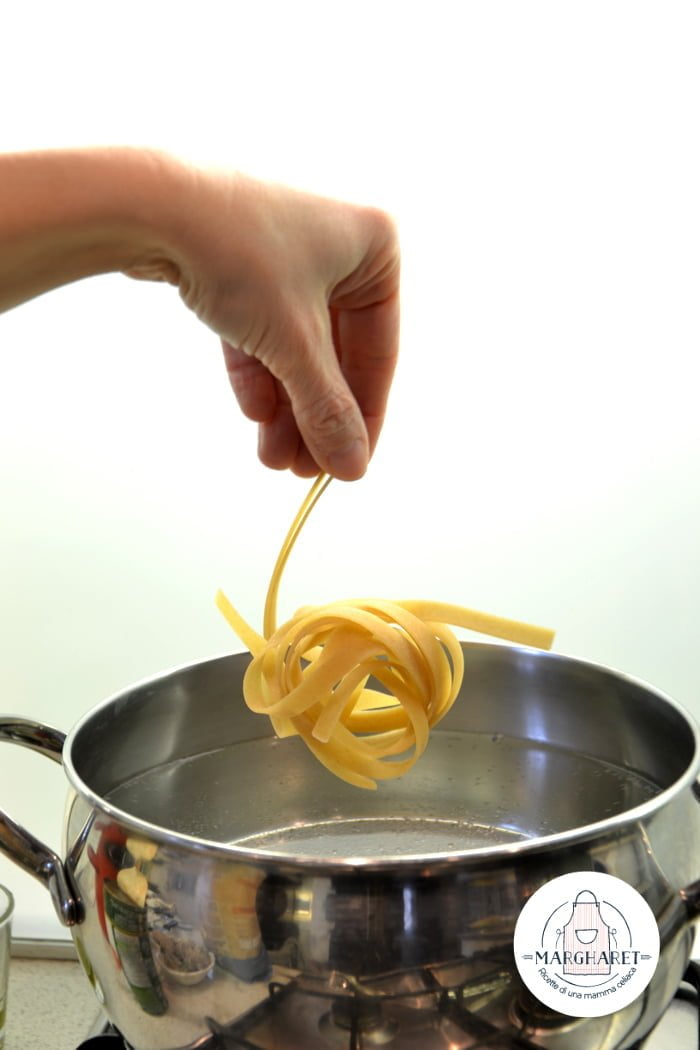 Tagliatelle senza glutine al sugo semplice di pesce