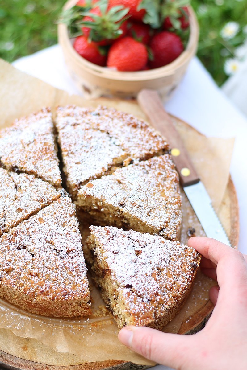 Torta pane grattugiato amaretti cioccolato